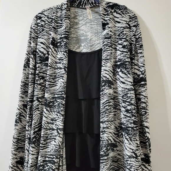 Women Cardigan with attached tank - Picture 2 of 5